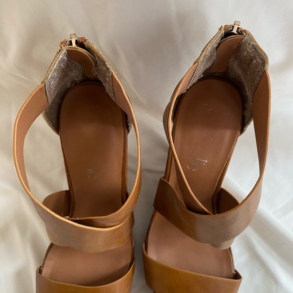 Charming Charlie Brown Laser Cut Wedges - Picture 5 of 8